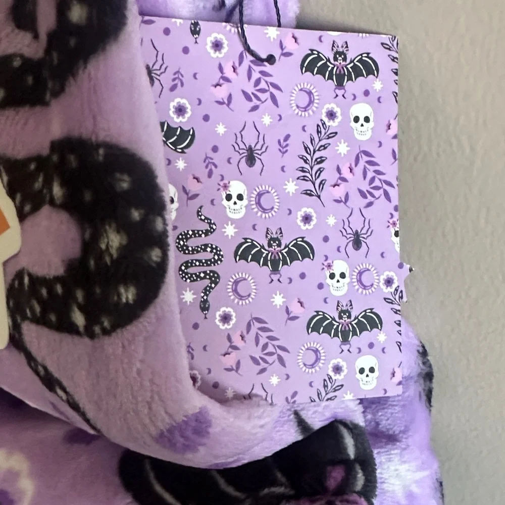 Envogue Halloween Throw Purple Snake 🐍 Serpent Bat 🦇 Spider 🕷️ Moon 🌙 NEW!